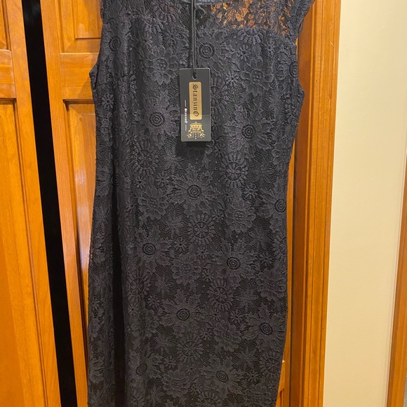 Little Black dress for New Years Eve ( or any formal occasion) 🖤🖤 - Picture 3 of 5